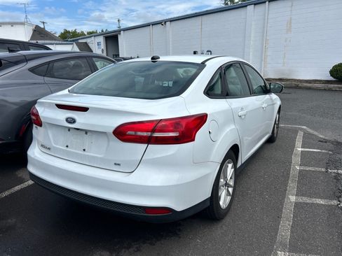 Used 2017 Ford Focus SE FWD image 5