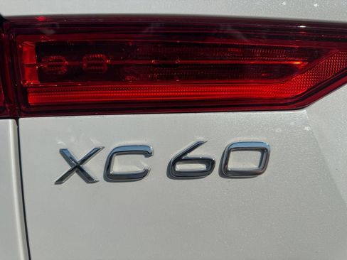 Certified 2023 Volvo XC60 B5 Ultimate AWD/4WD image 9