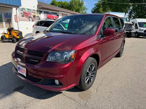 Used 2019 Dodge Grand Caravan GT FWD image 2