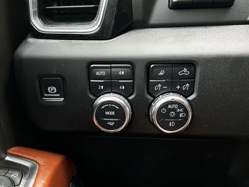 Used 2024 GMC Sierra 2500 Denali Ultimate AWD/4WD image 25
