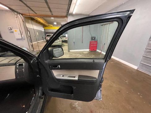 Used 2010 Mercury Mariner 4WD image 31