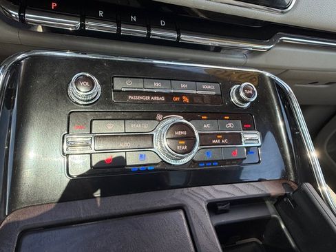 Used 2019 Lincoln Navigator Reserve AWD/4WD image 24