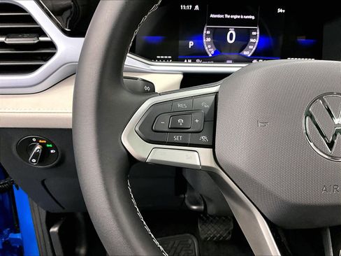 New 2026 Volkswagen Taos SE image 16