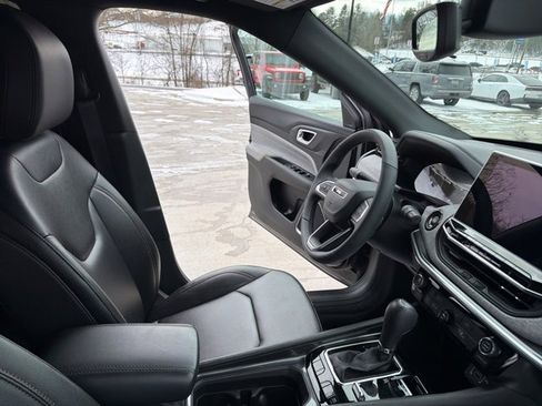 Used 2024 Jeep Compass Latitude image 29