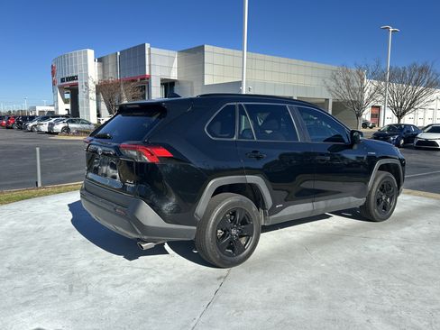 Used 2021 Toyota RAV4 XLE image 10