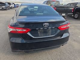 Used 2018 Toyota Camry LE FWD image 3