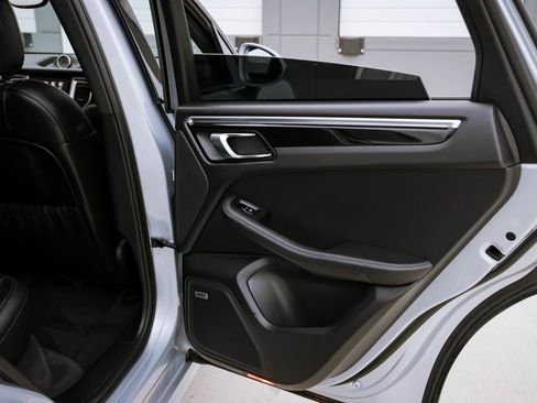 Used 2018 Porsche Macan S image 27