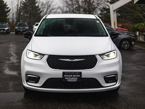 Used 2024 Chrysler Pacifica Touring-L image 5