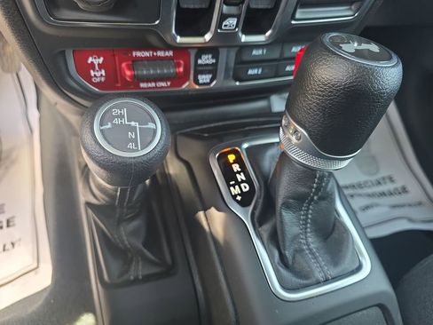 Used 2024 Jeep Wrangler Unlimited Rubicon image 19