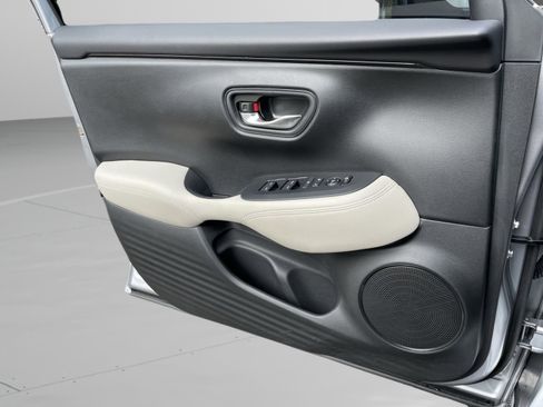 Certified 2023 Honda HR-V LX image 16