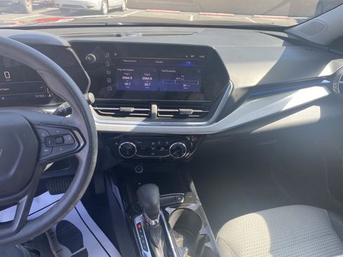 Used 2024 Chevrolet Trax LT FWD image 17