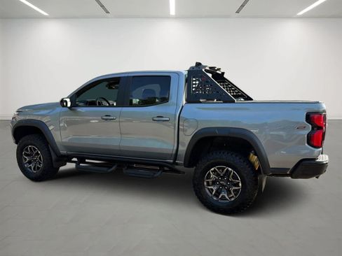 Used 2025 Chevrolet Colorado ZR2 w/ Technology Package AWD/4WD image 3