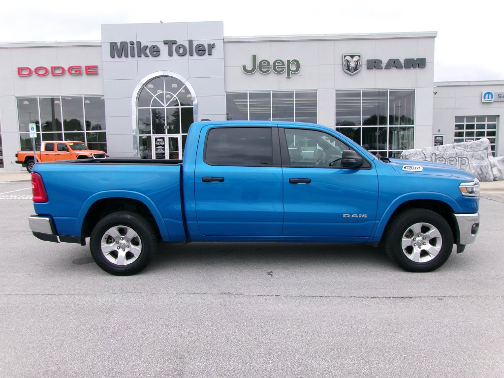 Used 2025 RAM 1500 Big Horn AWD/4WD image 4