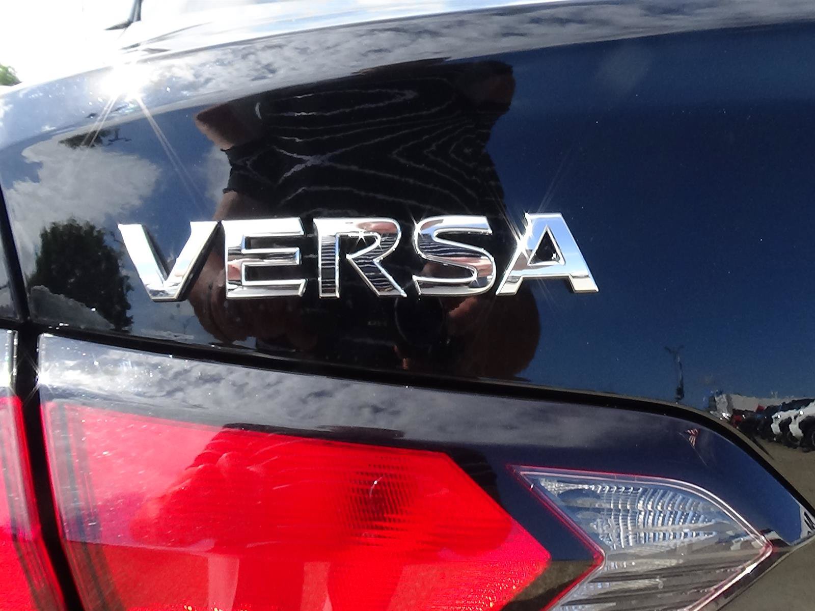 Used 2025 Nissan Versa SV FWD image 8