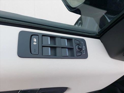 New 2025 Land Rover Discovery Sport S image 26