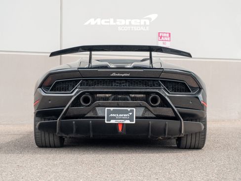 Used 2019 Lamborghini Huracan Performante AWD/4WD image 6