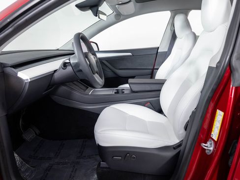 Used 2024 Tesla Model Y Performance image 15