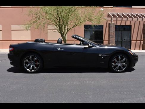 Used 2015 Maserati GranTurismo Convertible image 2
