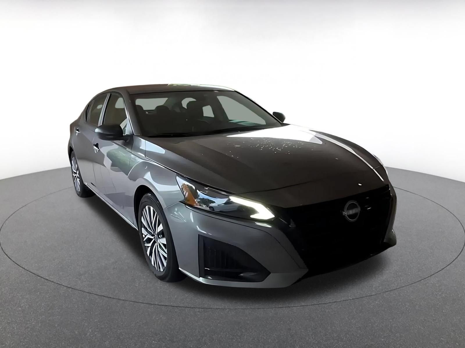 Used 2026 Nissan Altima 2.5 SV FWD image 3