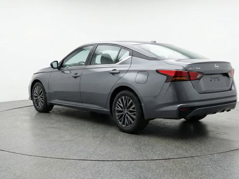 Used 2025 Nissan Altima 2.5 SV FWD image 6