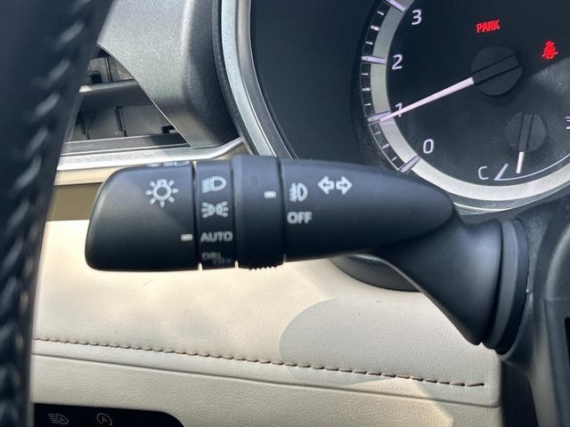 Used 2023 Toyota Highlander XLE AWD/4WD image 34