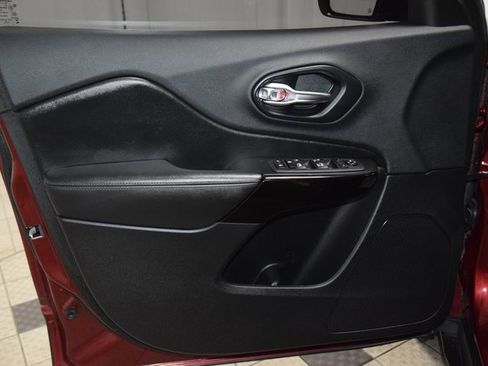 Used 2019 Jeep Cherokee Latitude Plus image 43