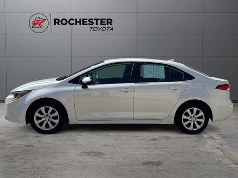 Used 2021 Toyota Corolla LE FWD image 2