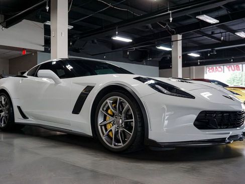 Used 2019 Chevrolet Corvette Z06 image 2