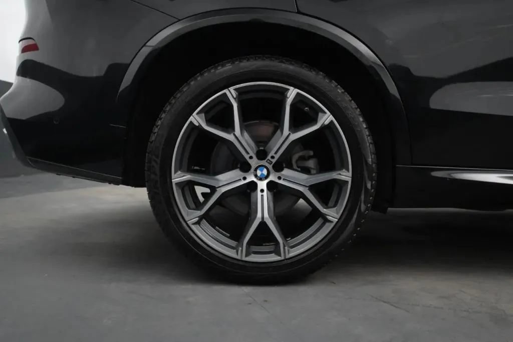 Used 2020 BMW X5 xDrive40i w/ M Sport Package AWD/4WD image 16