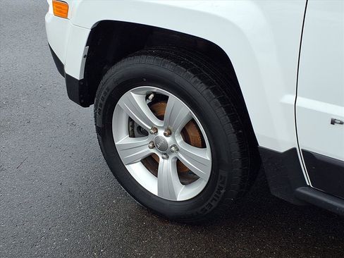 Used 2014 Jeep Patriot Latitude image 21