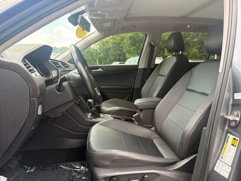 Used 2019 Volkswagen Tiguan SEL R-Line FWD image 11