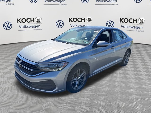 Used 2024 Volkswagen Jetta SE w/ Panoramic Sunroof Package FWD image 3