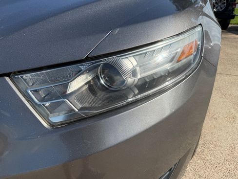 Used 2013 Ford Taurus Limited FWD image 10