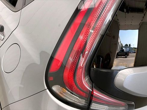 Used 2023 Kia Soul LX w/ LX Technology Package image 26