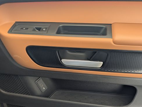 Used 2025 Volkswagen ID. Buzz 1st Edition RWD image 26
