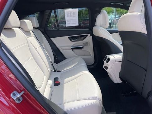 Used 2025 Mercedes-Benz GLC 300 4MATIC image 19