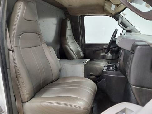 Used 2016 GMC Savana 3500 image 19