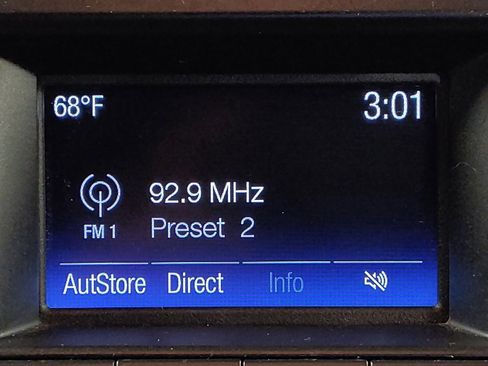 Used 2019 Ford Explorer XLT image 25