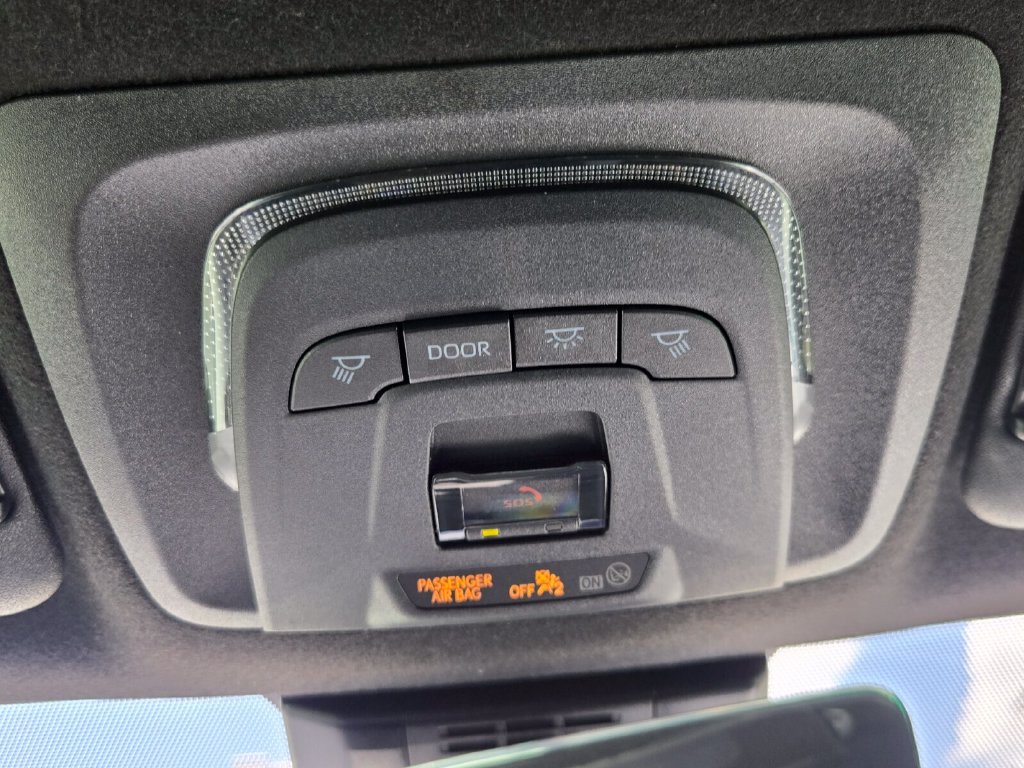 Used 2025 Toyota Corolla SE w/ SE Package FWD image 21