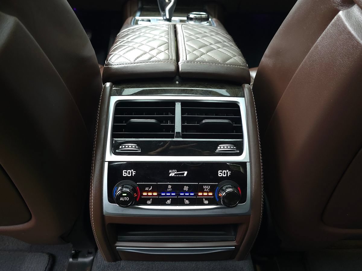 Used 2020 BMW 750i xDrive w/ Executive Package AWD/4WD image 19
