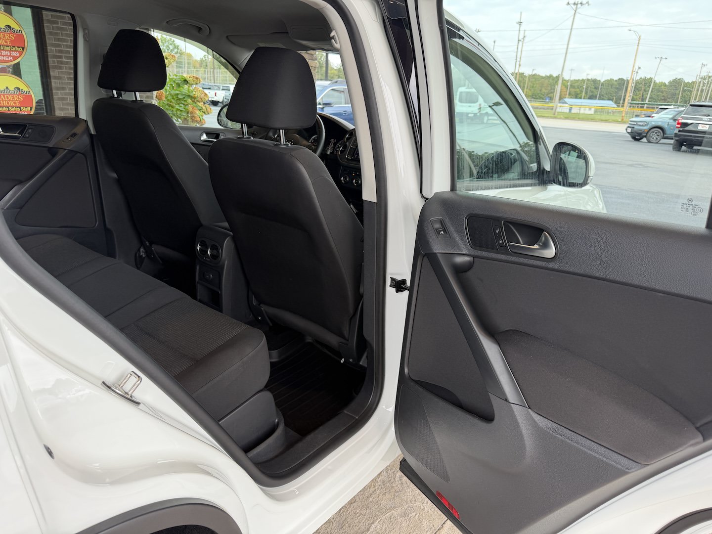 Used 2017 Volkswagen Tiguan Limited w/ Premium Package FWD image 23