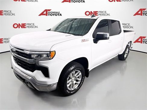 Used 2022 Chevrolet Silverado 1500 LT w/ Z71 Off-Road Package image 3