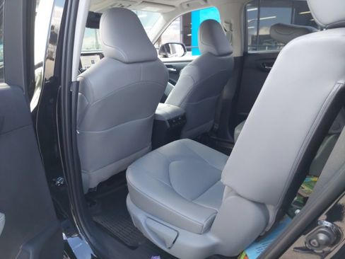 Used 2026 Toyota Highlander XLE AWD/4WD image 11