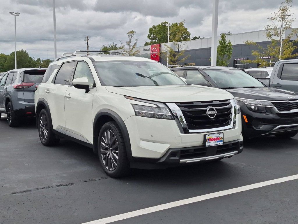 Used 2023 Nissan Pathfinder SL w/ SL Premium Package AWD/4WD image 1