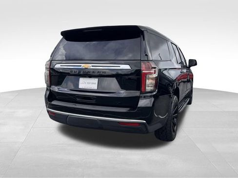 Used 2022 Chevrolet Suburban LT w/ Luxury Package AWD/4WD image 5