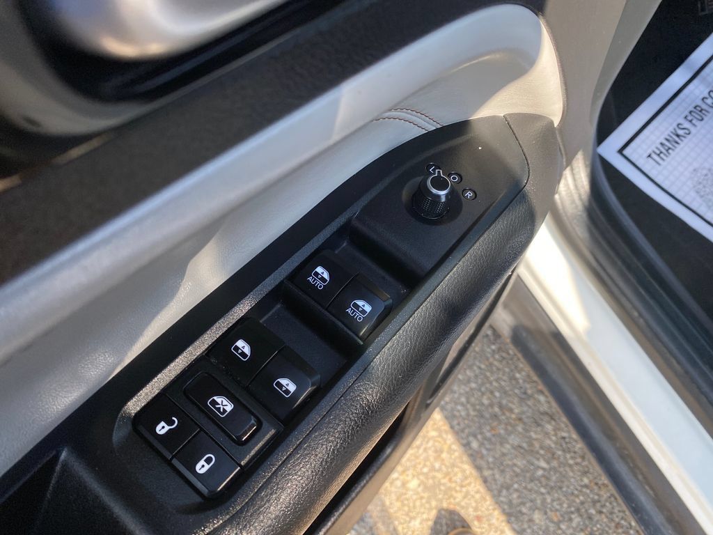 Used 2024 Jeep Compass Limited AWD/4WD image 12