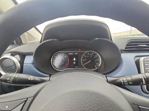 New 2025 Nissan Versa SV image 12