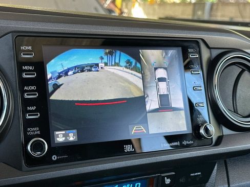 Used 2020 Toyota Tacoma TRD Off-Road w/ TRD Premium Off Road Package AWD/4WD image 20