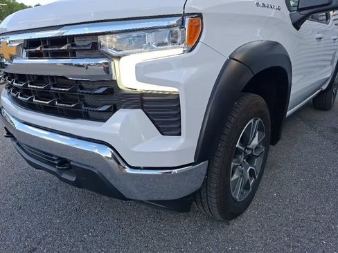 Used 2025 Chevrolet Silverado 1500 LT AWD/4WD image 9