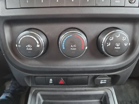 Used 2017 Jeep Patriot Sport w/ Power Value Group AWD/4WD image 16